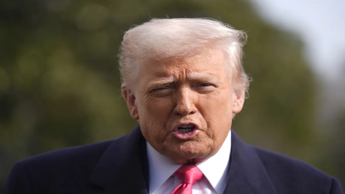 Despite dwindling protests and US threats, Trump "praises" Iran for stopping 800 executions.