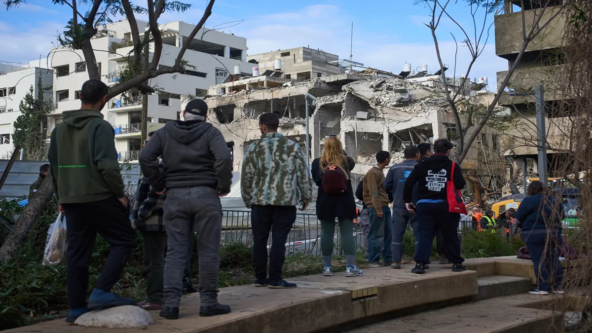 21 soldiers are killed in an attack on the US Navy